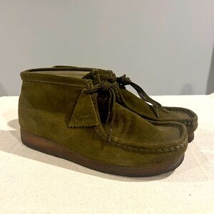 Clark’s Wallabee boot green suede men’s size 9